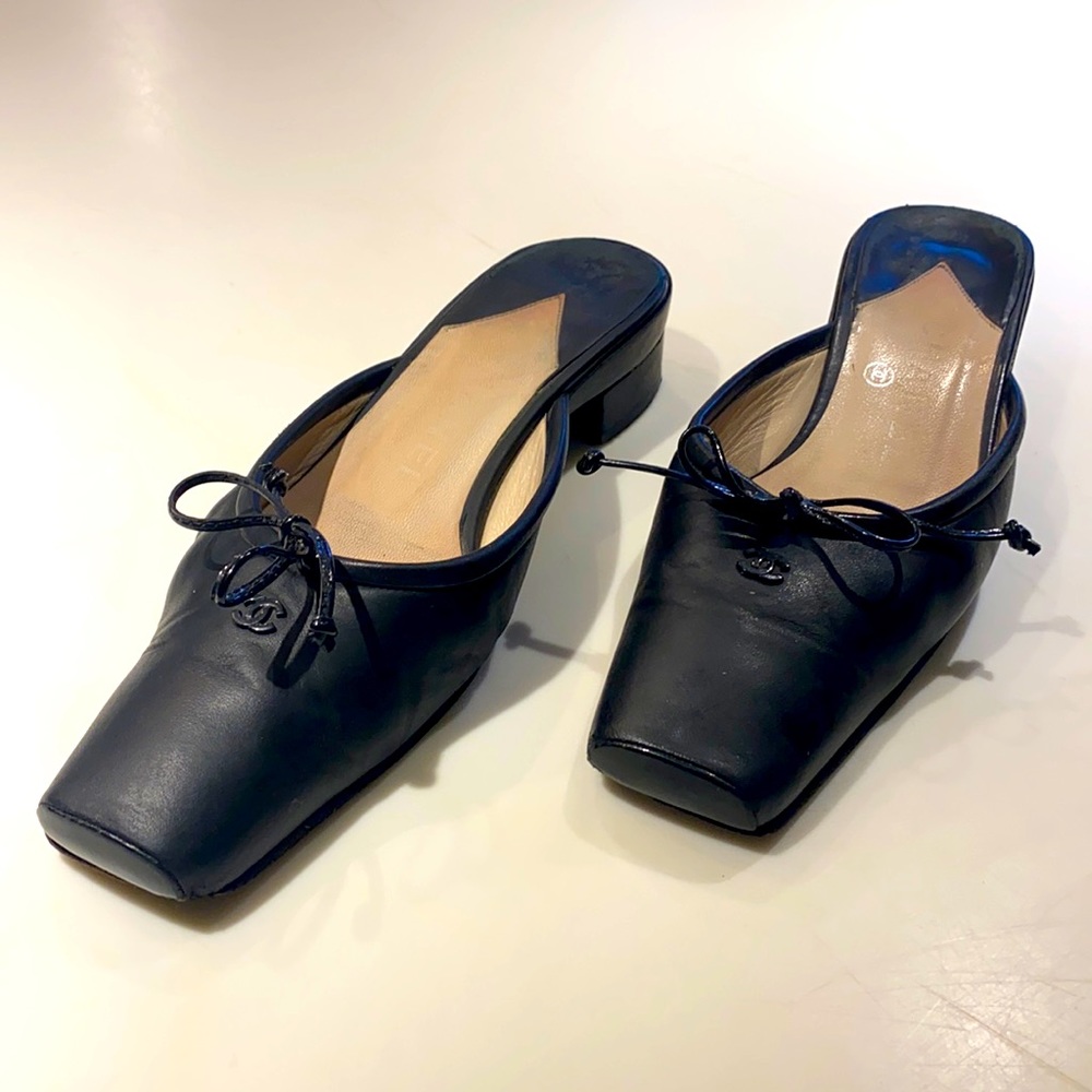 CHANEL Black Leather Square Toe Bow Mules Slides